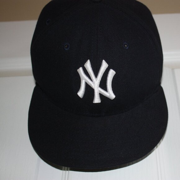Yankees New Era 59FIFTY Blue Fitted Ball Cap  Size 7 1/4 MLB - Picture 2 of 4